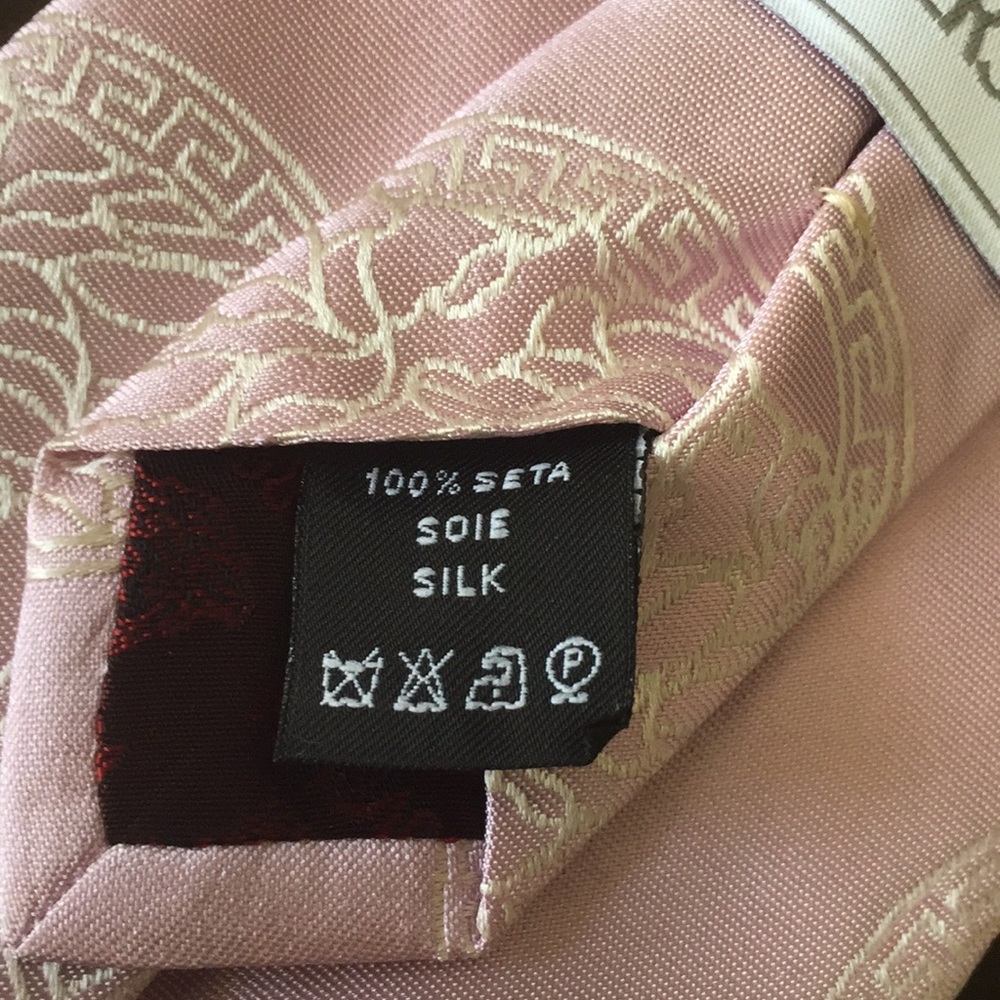 SOLD!πHPπSilk Medusa Medallion Tie in Dusty Rose - Picture 5 of 7